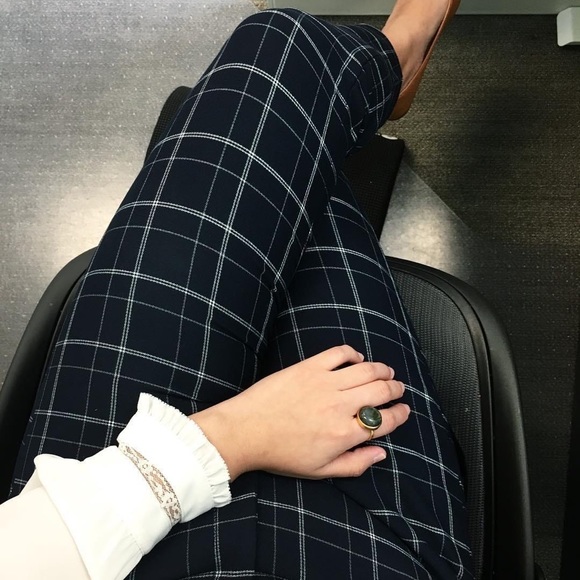 Banana Republic Sloan Fit Navy Plaid Ankle Pants (size 8) - Picture 13 of 14